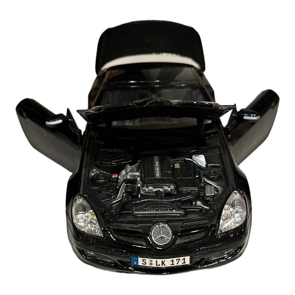 Maisto Model Car Mercedes Benz SLK Black 1:18 Scale Model Car Diecast Model Car - Picture 4 of 6